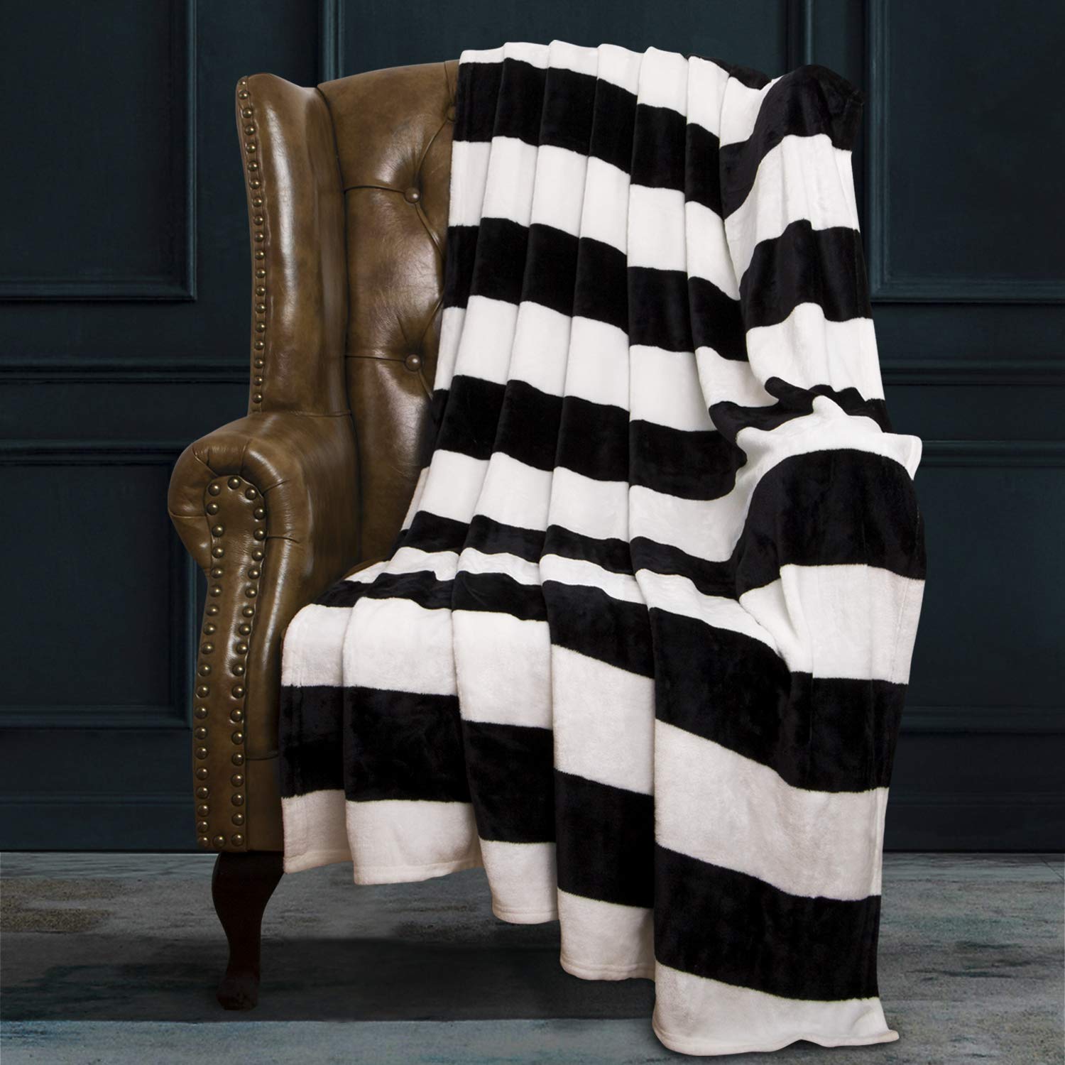 NTBAY Fleece Flannel Striped Super King Bed Blanket, 274x229 cm Fuzzy Soft and Lightweight Black and White Pattern Decorative Throw Blanket for Sofa, Couch, Bedroom, Travel, All Seasons, 274x229 cm