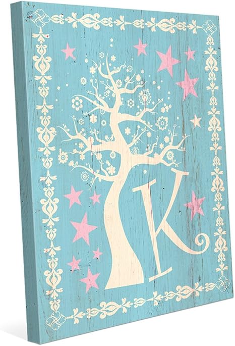 Amazon Com Elegante Iniciales Letra K Whimsical Arbol De Navidad Con Estrellas Y Flores Frontera Desplazamiento Sobre Azul Woodgrain Pattern Decorativo Para Pared Home Kitchen
