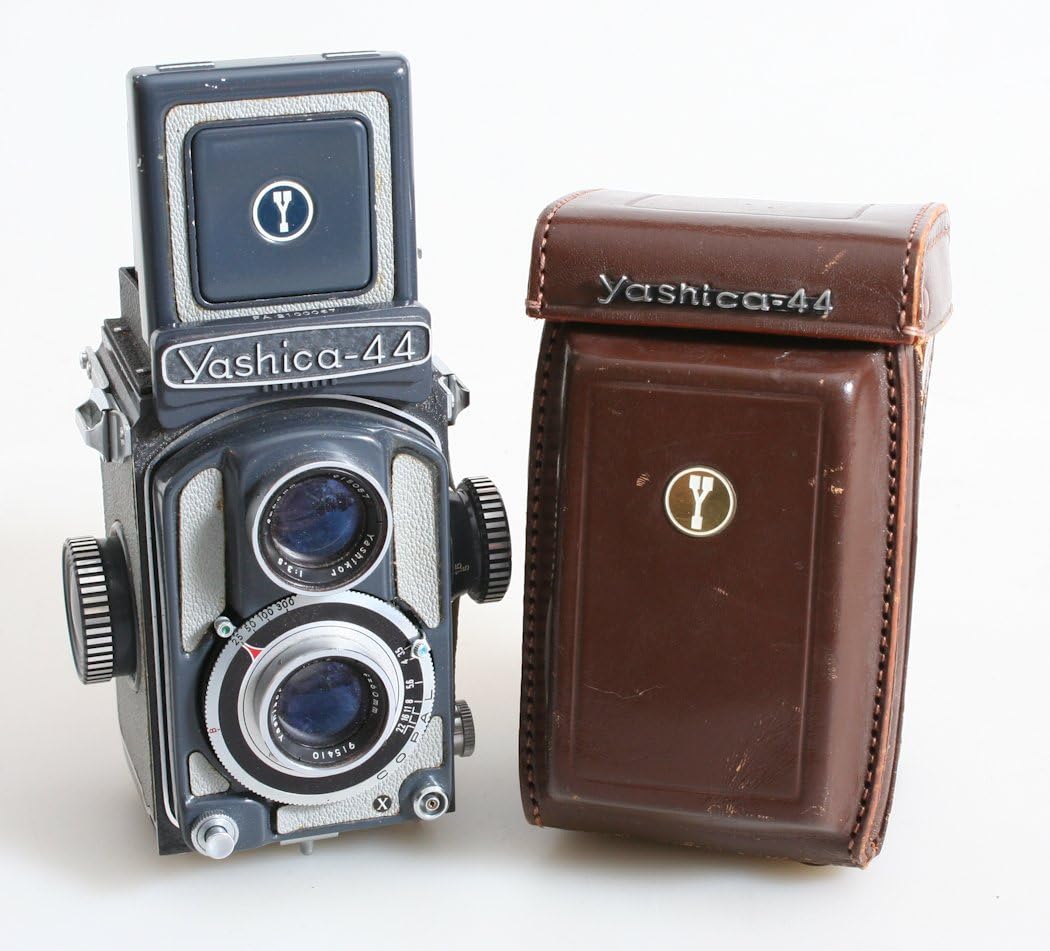 YASHICA 44 TLR W/ORIGINAL BROWN LEATHER CASE 60MM F 3.5 LENS