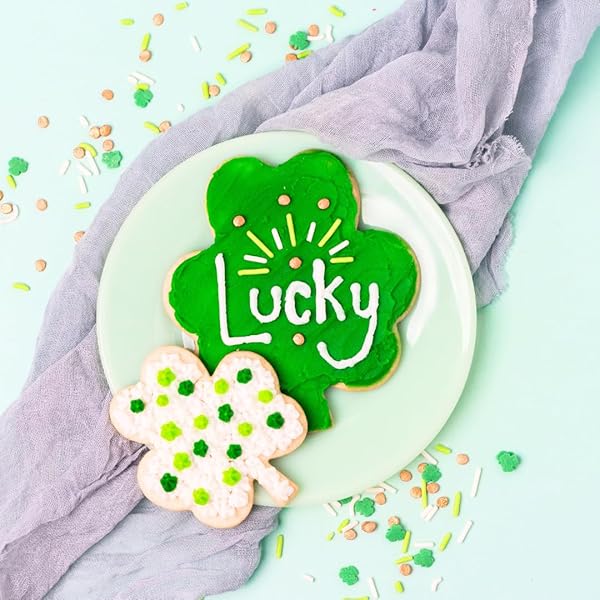 SWEETS INDEED, ST. PATRICKS DAY FROSTING KIT PLUS SHMAROCK SPRINKLES, 3 FROSTING TUBES, 2.5 OUNCES SPRINKES, 4 NOZZLES, 11.31 OUNCES, PERFECT FOR BAKING AND COOKIE DECOARTING (ST. PATRICK)
