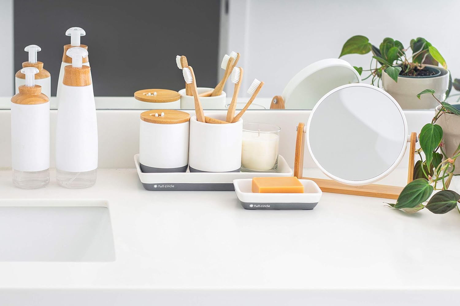 Full Circle Scrub Queen, Toilet Brush with Replaceable Head, White: Kitchen & Dining