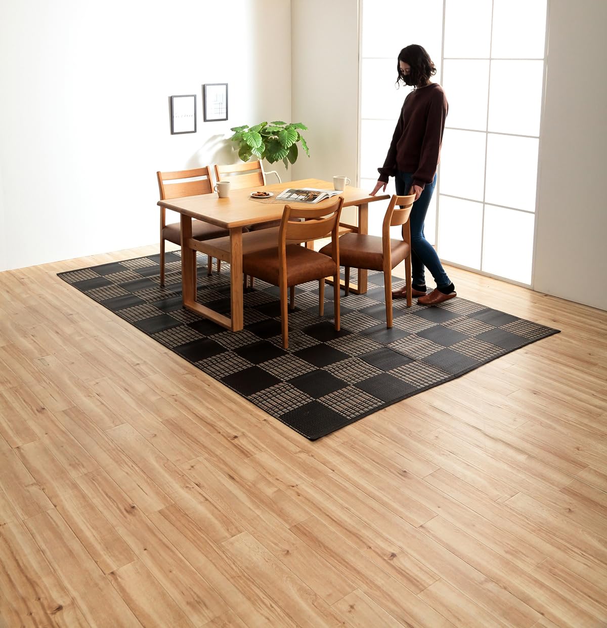 イケヒコ ラグ カーペット 畳 マット 肌触りが良い 正方形 国産 日本製 ウィード PP ブラウン 江戸間2畳約 174×174cm 傷がつきにくく引っ掻き傷にも強い丈夫なPP素材 汚れに強くてお手入れ簡単 アウトドアでも活躍 ベタつかない 洗える シンプル モダン 格子柄 #1090280060902商品画像