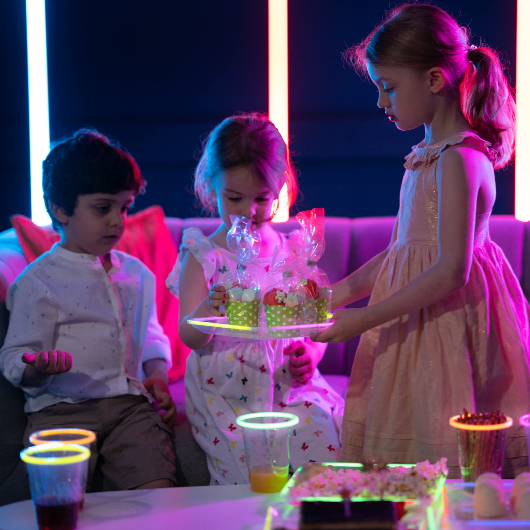 NEON GLOW PARTY PLATES REUSABLE 10-Inch Square Blacklight Party Glow party Glow Party Decorations Favors Glow Sticks Light Up Plates Tableware