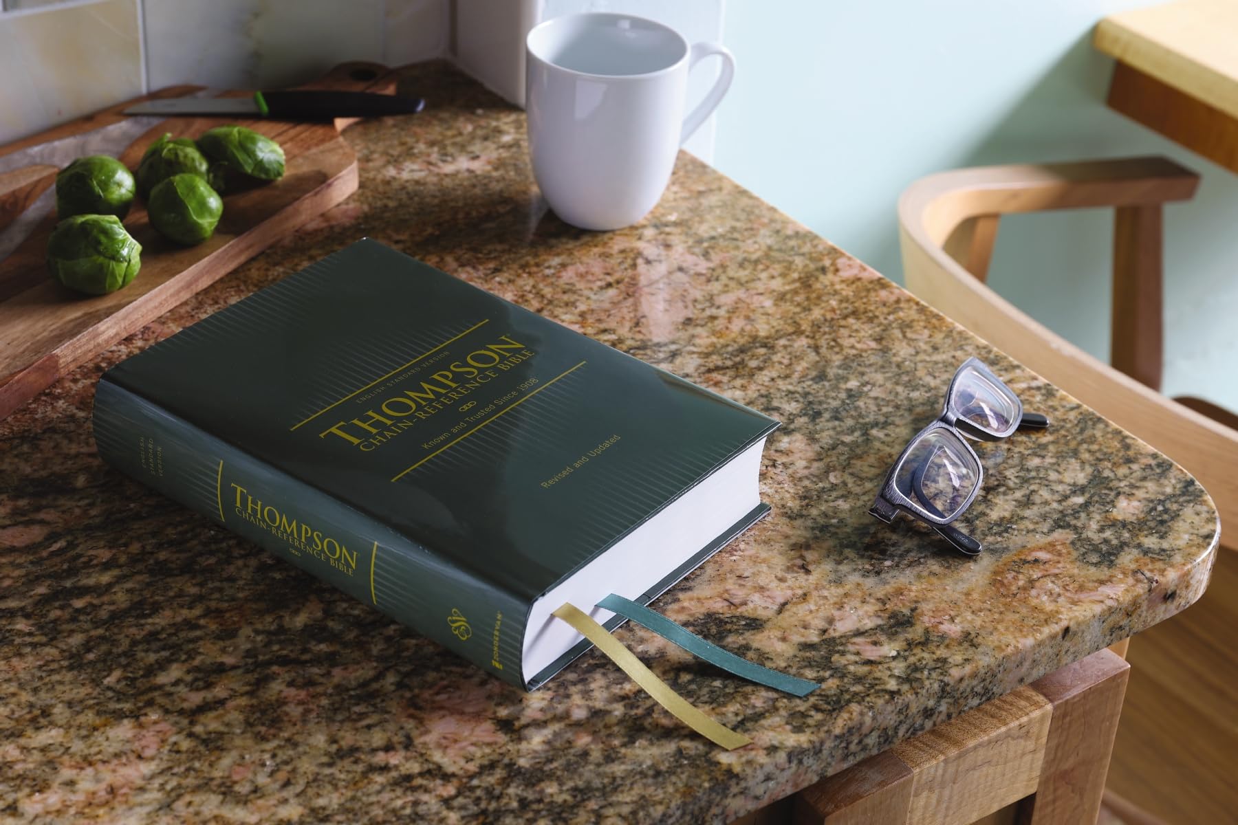 ESV, Thompson Chain-Reference Bible, Hardcover, Green, Red Letter ESV, Thompson Chain-Reference Bible, Hardcover, Green, Red Letter Hardcover