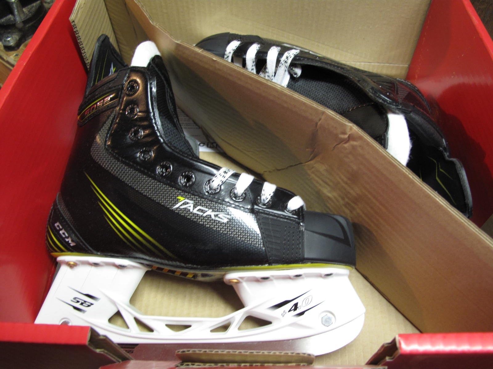 CCM 6052 Hockey Skates Tacks Size 6 SKJ60 SR Ice Skate