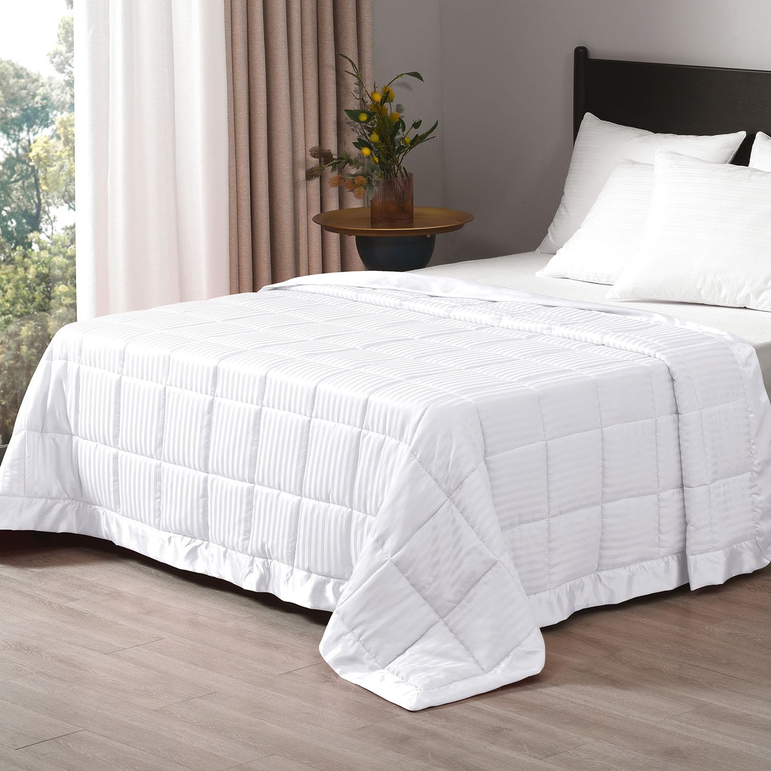 Photo 1 of ***FACTORY SEALED***downluxe Weighted Blanket Queen Size, 15 lb Weighted Blanket with Glass Beads for All Season, Machine Washable Heavy Blanket (White, 90 X 90 Inch)