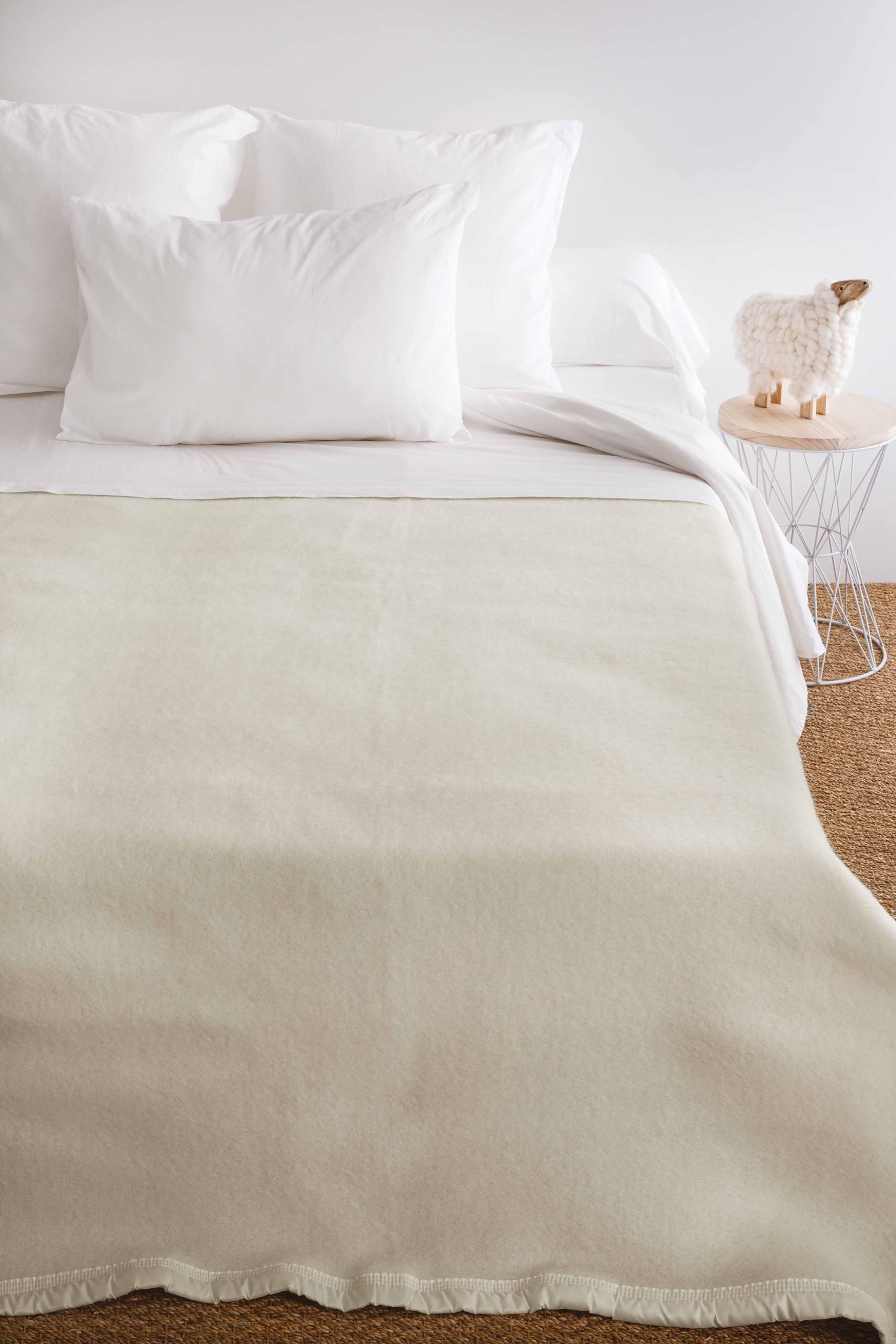 Poyet Motte Aubisque Natural Wool Blanket, White, Naturel Blanchi, 260x240 cm