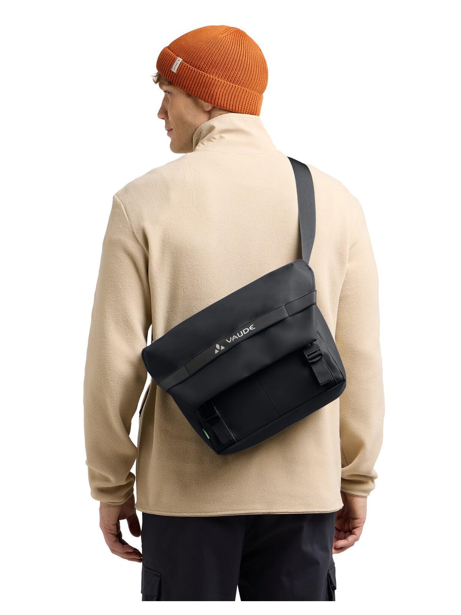 VAUDE Fahrradtasche für Gepäckträger Karakorum Pro 68L - stylische Gepäckträgertasche, 100% wasserabweisend, Gepäckträgertasche hinten, einfache Befestigung - black, Einheitsgröße 2