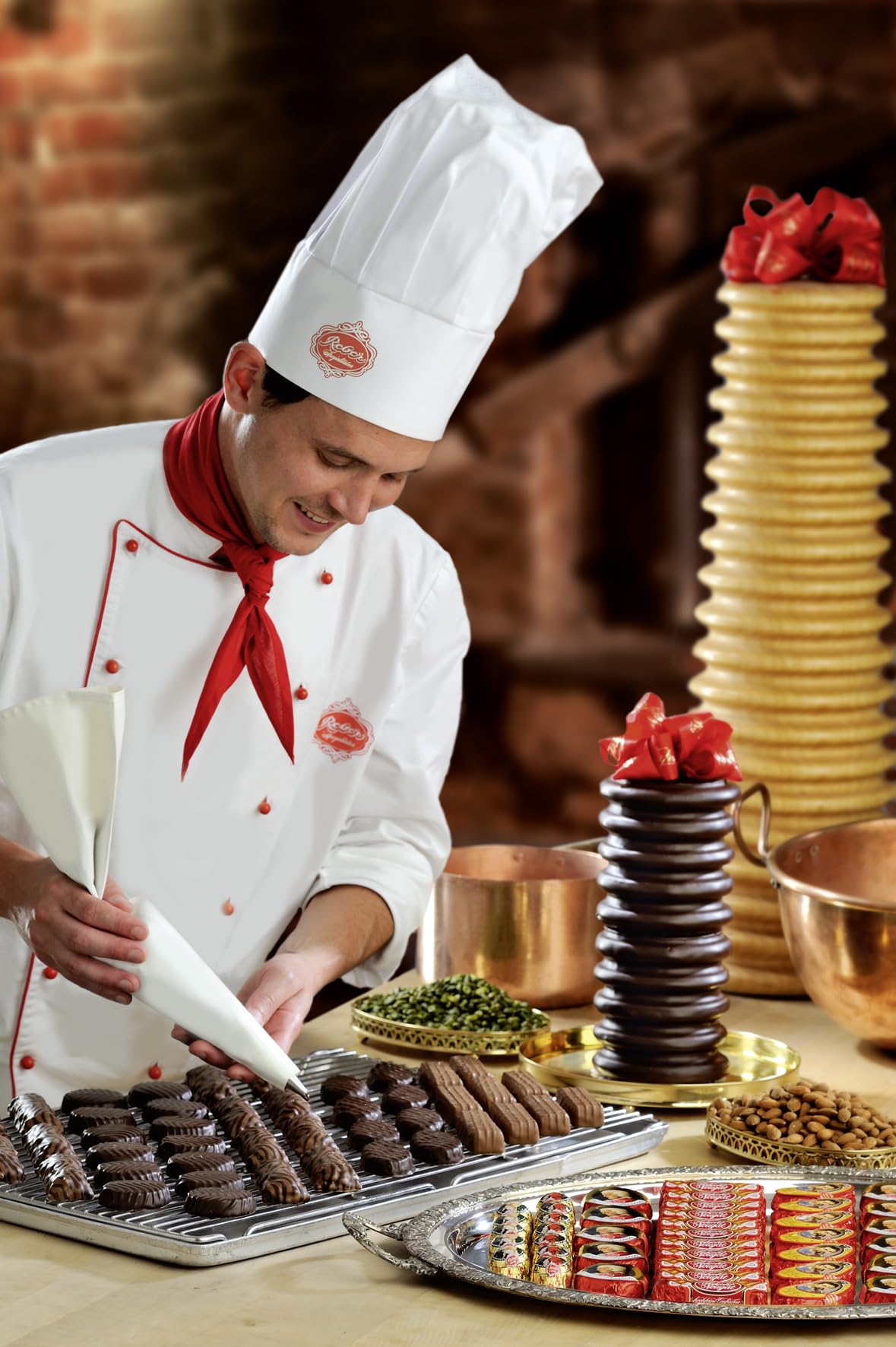 Reber, Constanze Mozart-Kugeln Barock, 15er Packung, Kugeln aus Alpenmilch Schokolade, Gefüllt mit Pistazien, Marzipan, Mandeln, Haselnuss-Nougat, 300g (15 Constanze Stück) 7