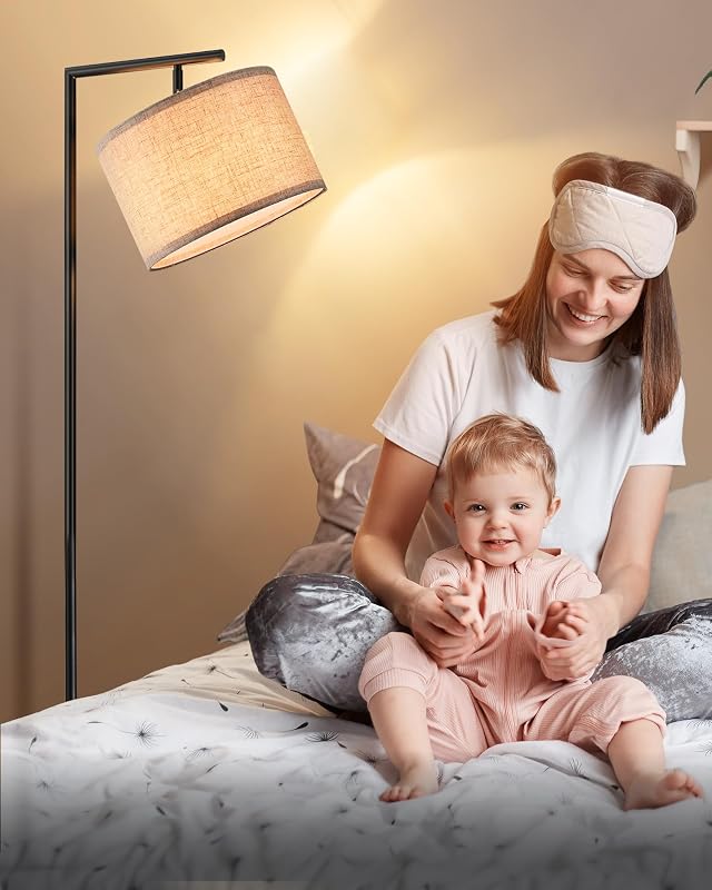 Lampadaire sur Pied Salon avec Abat-jour à Angle Réglable en Lin Beige, E27 Douille, 2700K Ampoule Incluse, Lampe à Pied en Métal avec Interrupteur à Pédale pour Chambre, Salon, Bureau