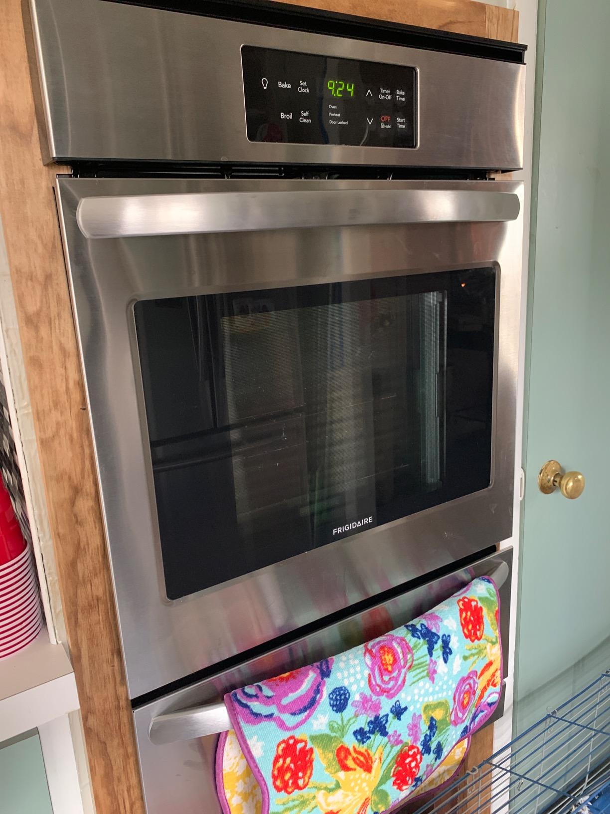 110/mo Finance FFGW2426US 24" Single Natural Gas Wall Oven with 3.3