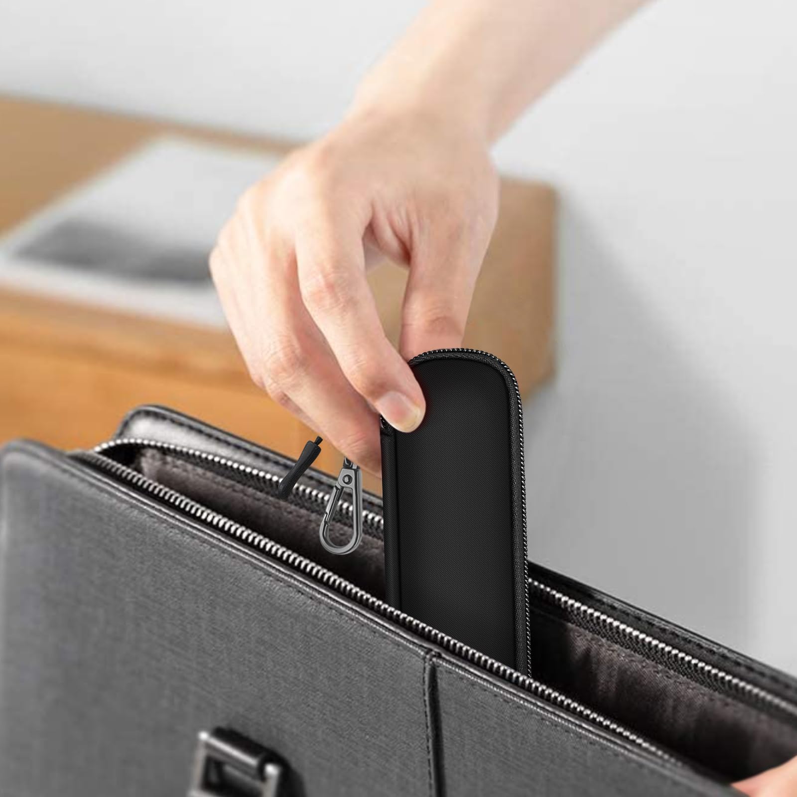 Fintie Pen Holder Case for Apple Pencil Pro, Apple Pencil (USB-C / 1st / 2nd Generation), Soft Neoprene Zipper Carrying Bag Sleeve Pouch for Samsung Stylus, Surface Pen