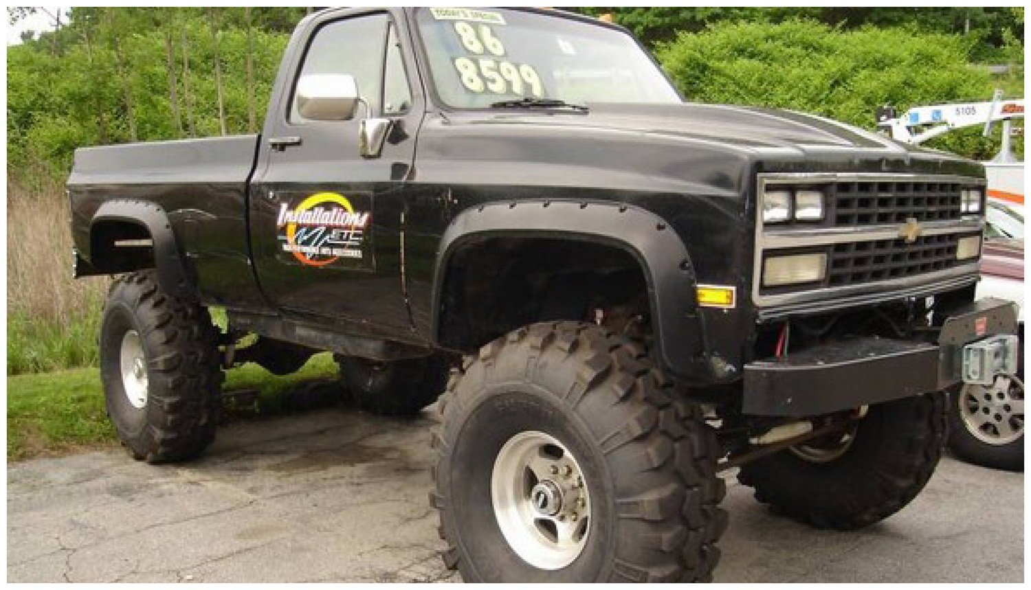 Bushwacker (B/W-IIK-160) Cut-Out Fender Flares Part Only Fits: Chevrolet K10 1981-1986