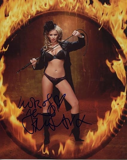 Jennifer Ellison Signed Phantom Of The Opera Cottage Color 8x10