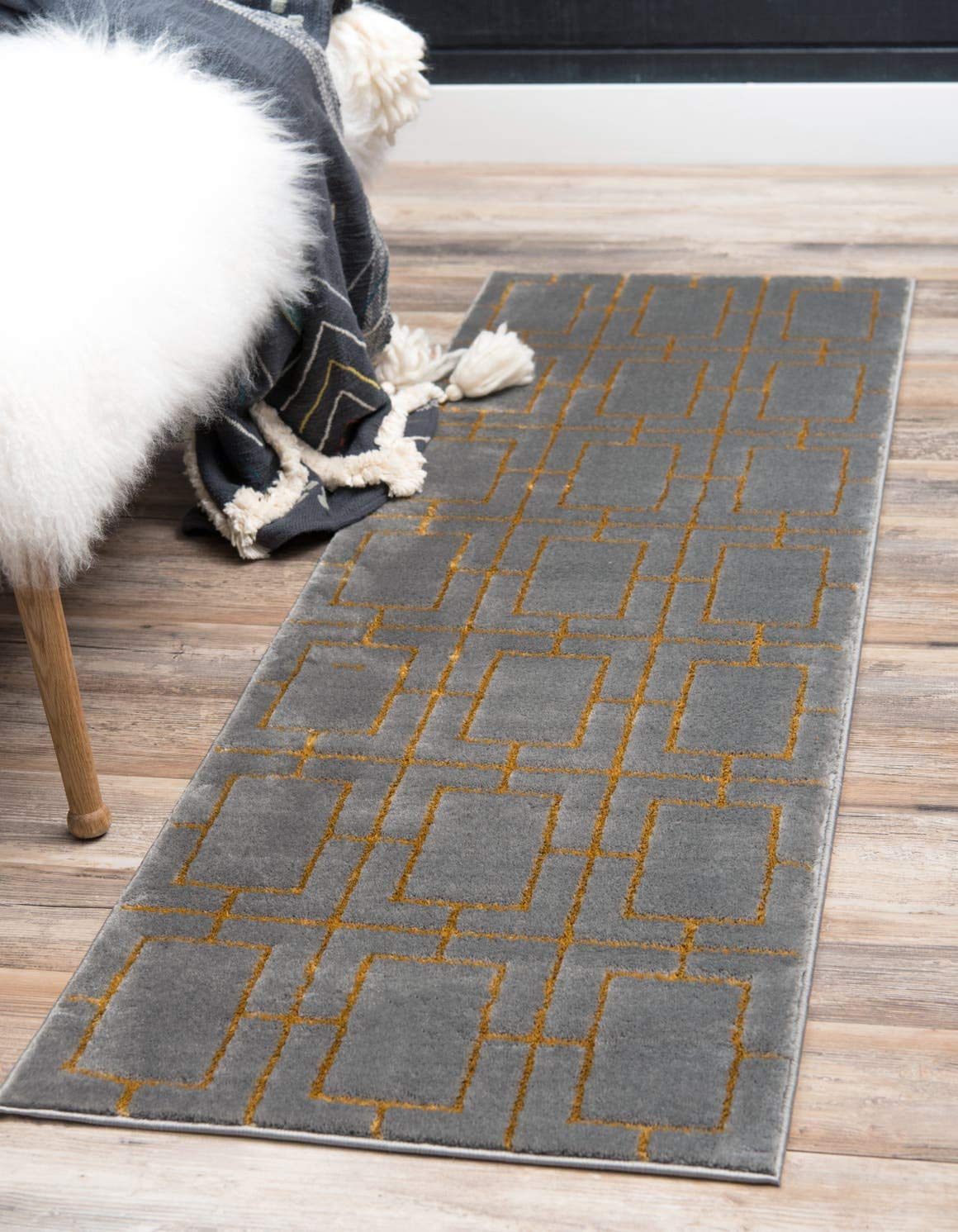 Unique Loom Marilyn Monroe Glam Collection Area Rug – Deco (2’x 10′ Runner, Gray Gold/ Gold)