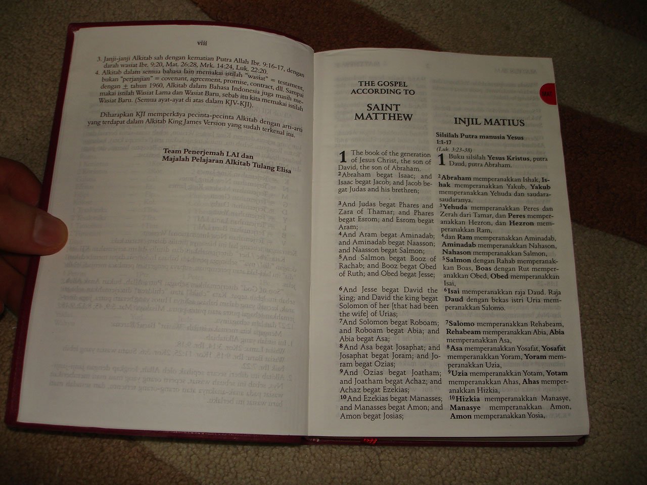 Indonesian English Bilingual New Testament Wasiat Baru Dwibahasa Inggris Indonesia Kjv Kji Thumb Index Bible Society 9789794637463 Amazon Com Books
