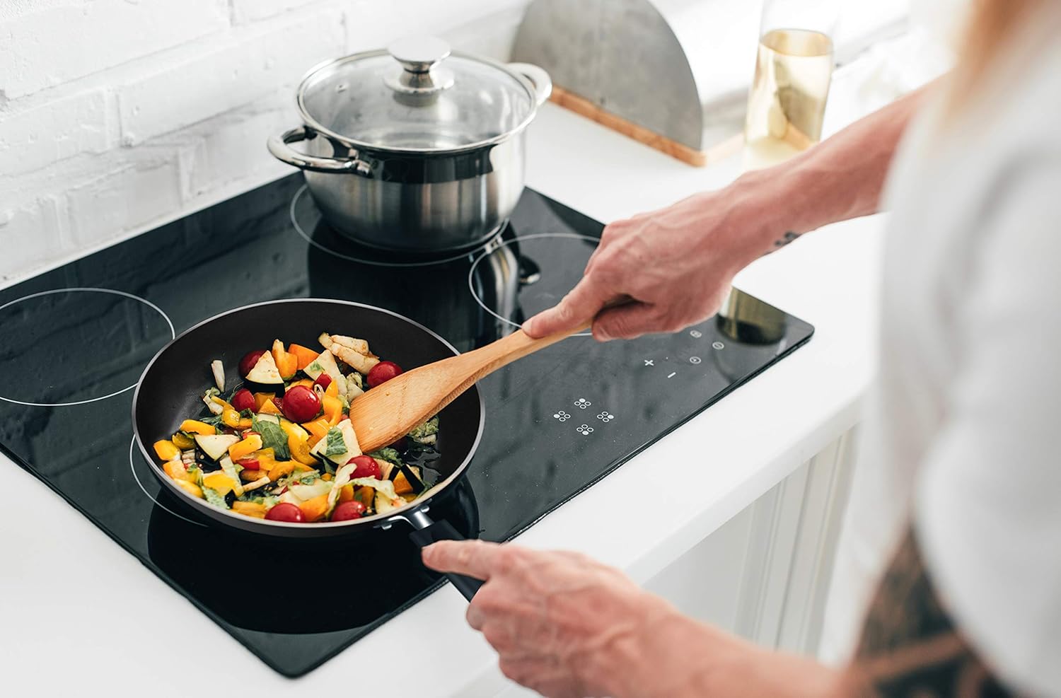 Utopia Kitchen 11 Inch Nonstick Frying Pan - Induction Bottom - Aluminum Alloy and Scratch Resistant Body - Riveted Handle - Dishwasher Friendly: Kitchen & Dining