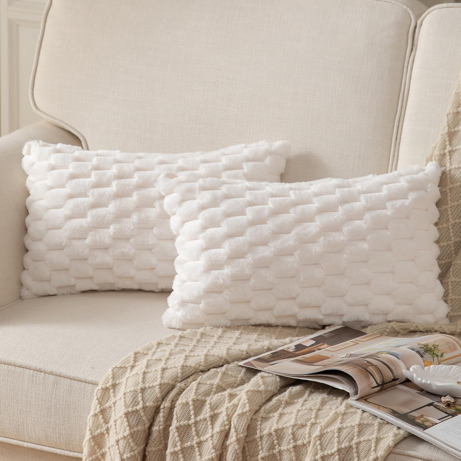 Mandioo Pack of 2 White Super Soft Plush Decorative Cushion Covers 12x20 inch 30x50 cm Wool Velvet Throw Pillow Covers cases Faux Fur fluffy Couch Sofa Bed Livingroom