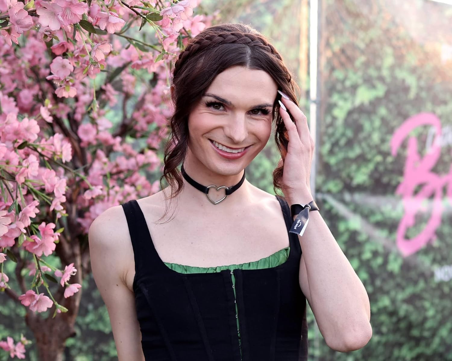 Photographs - Dylan Mulvaney 8 x 10 / 8x10 Glossy Photo Picture Image