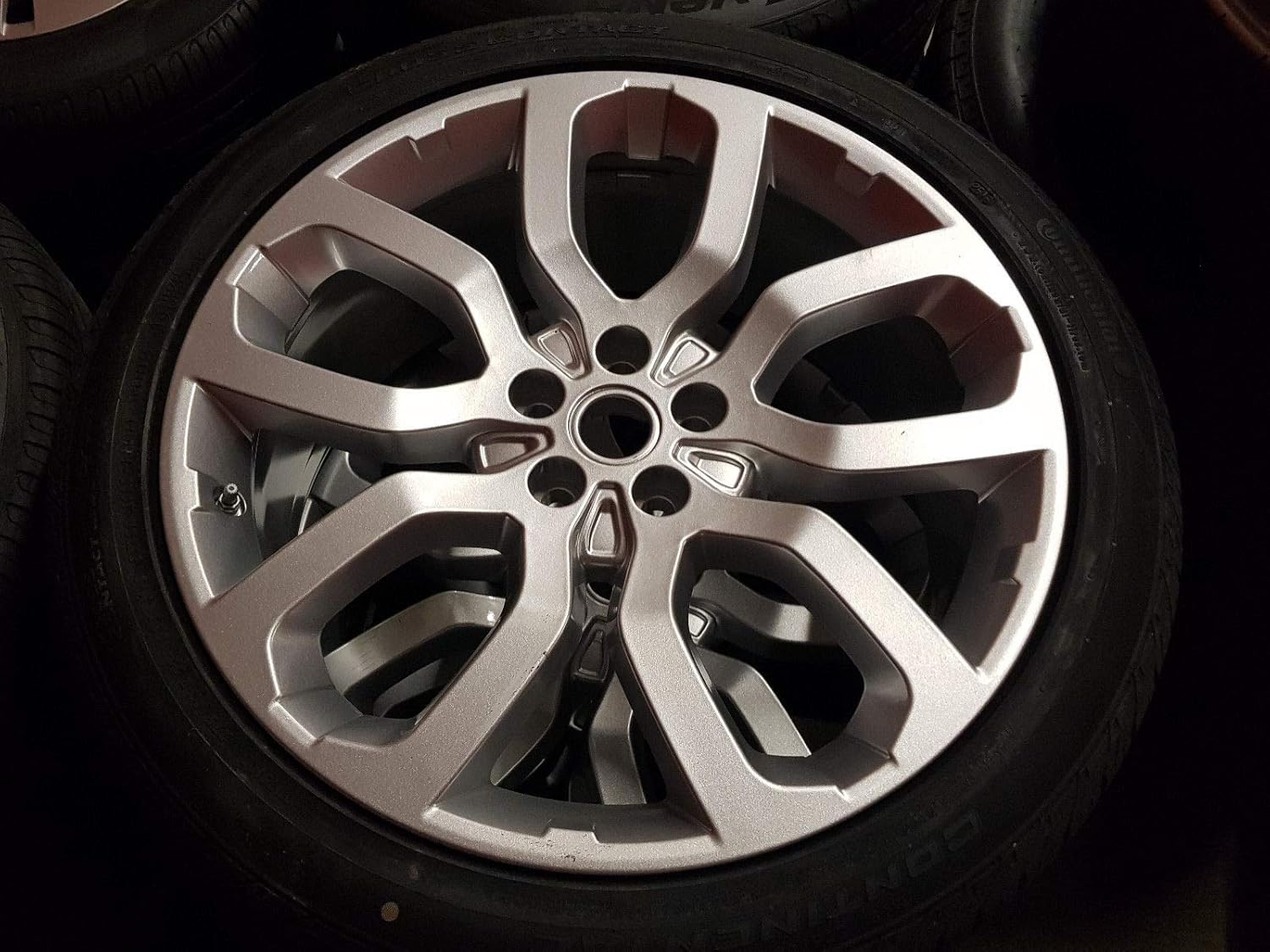 1 Set Original Range Rover Sport 22 Inch Rims and Winter Tyres CK52