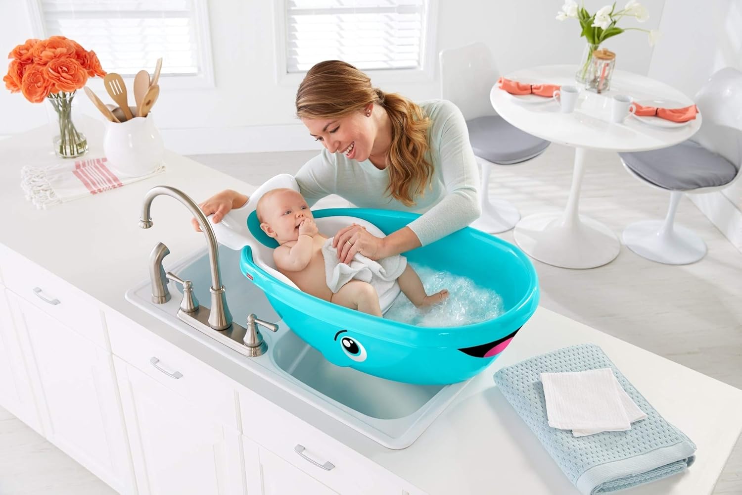 Fisher-Price Whale of a Tub Bathtub : Baby