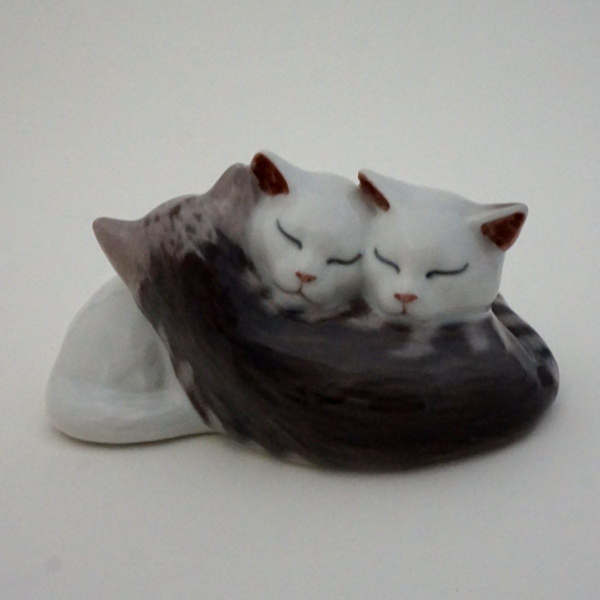 Amazon ロイヤルコペンハーゲン 猫 フィギュリン No 304 置物 オブジェ オンライン通販 Amazon ロイヤルコペンハーゲン 猫 フィギュリン No 304 置物 オブジェ オンライン通販