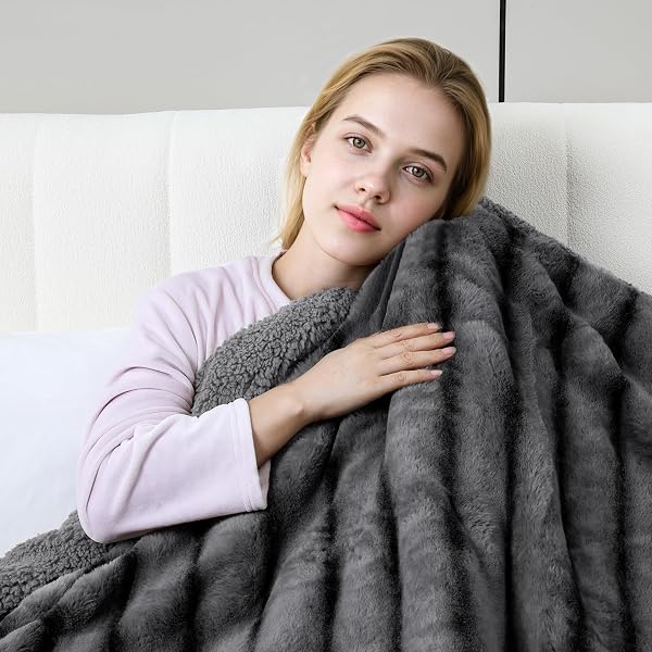 TIMICALDA HEATED BLANKET ELECTRIC THROW- 50″X60″ SOFT THICK FAUX FUR ELECTRIC BLANKET FOR SOFA WITH 5 HEAT LEVELS & 4 HOURS AUTO-OFF OVERHEAT PROTECTION, WARM COZY GIFTS, GREY
