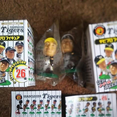 Amazon プロ野球チビプロフィギュア阪神タイガース 久保田智之2種ホーム ビジター アイドル 芸能人グッズ 通販