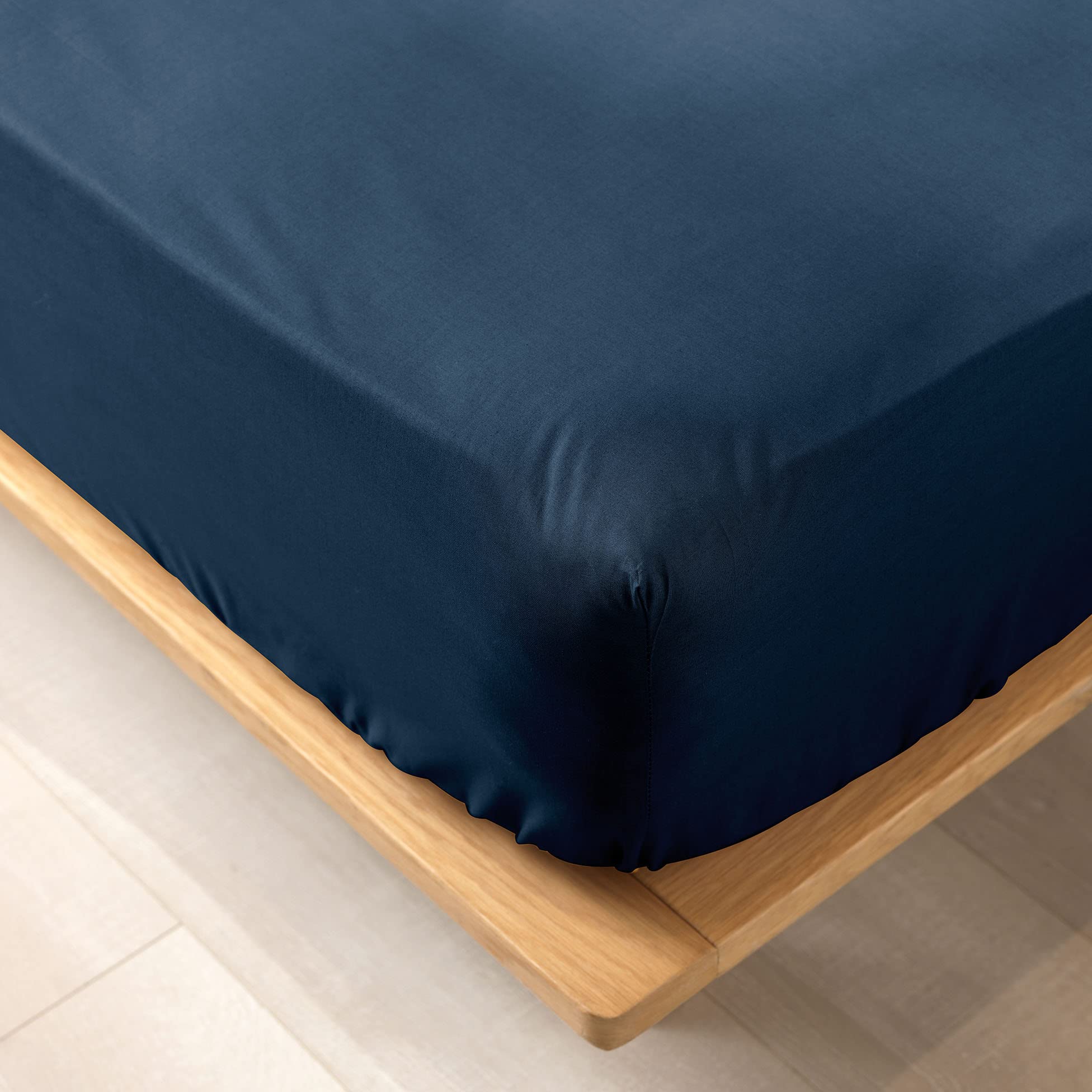 douceur d'intérieur, Biolina Fitted Sheet (180 x 200 cm) Midnight Blue, 100% Organic Cotton — image 1