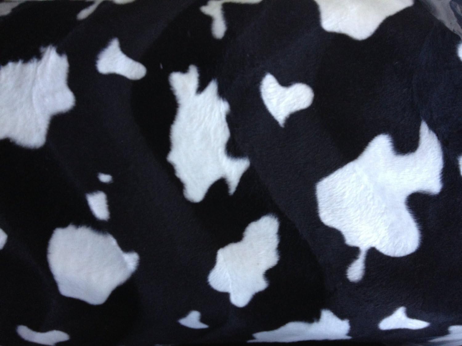 BLACK AND WHITE COW PRINT | FAT QUARTER OF PONY SKIN FABRIC **FREE UK POST** COW PRINT COLOUR BLACK AND WHITE SPOTS CRAFTS DRESSMAKING MATERIAL