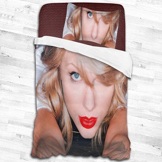 Amazon Co Jp 寝具カバーセット 掛け布団カバー 枕カバー テイラースウィフトtaylor Swift 掛け布団カバー1つ X 30 の枕カバー 快適な夜の眠りと起床感を実現する100 マイクロファイバー生地 暖かく快適 服 ファッション小物