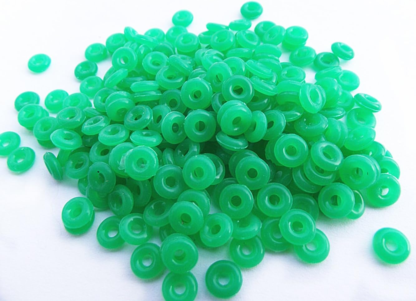 ORLEI 100pcs Deep Green Silicone Rubber Stoppers Ring Bead Charms Bracelets Compatible for Use Alone Or With Clip Lock Spacer Charm Stop Beads Inserts Fits European Charm Bracelets Clip