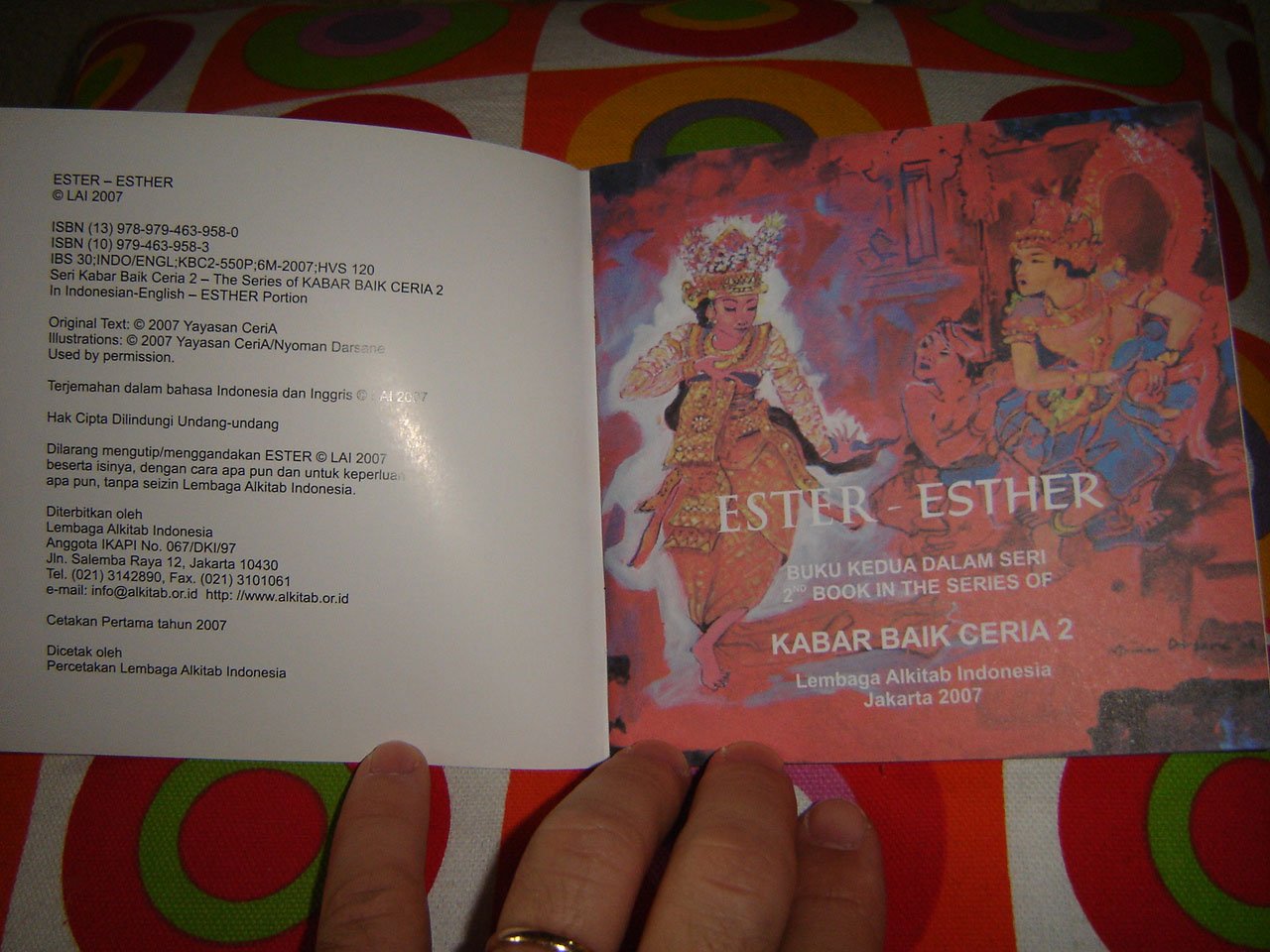 Christian Children S Bible Story Booklet In Indonesian English Bilingual Edition Ester Esther Bible Society 9789794639580 Amazon Com Books
