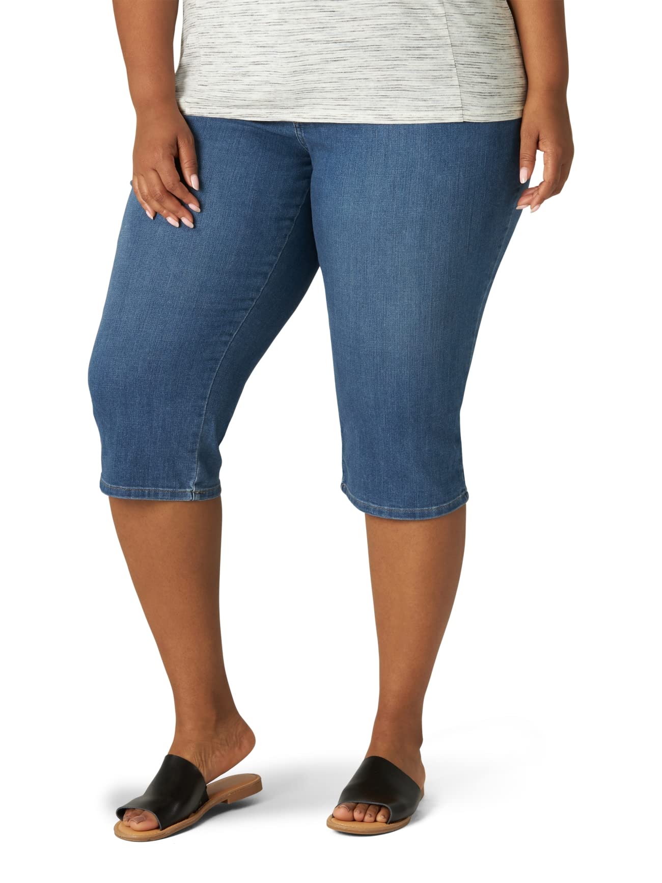 Lee Women’s Plus Size Relaxed Fit Denim Capri Jean, Soar, 24 Plus