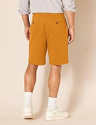 Amazon Essentials Men's Classic-Fit 9" Chino