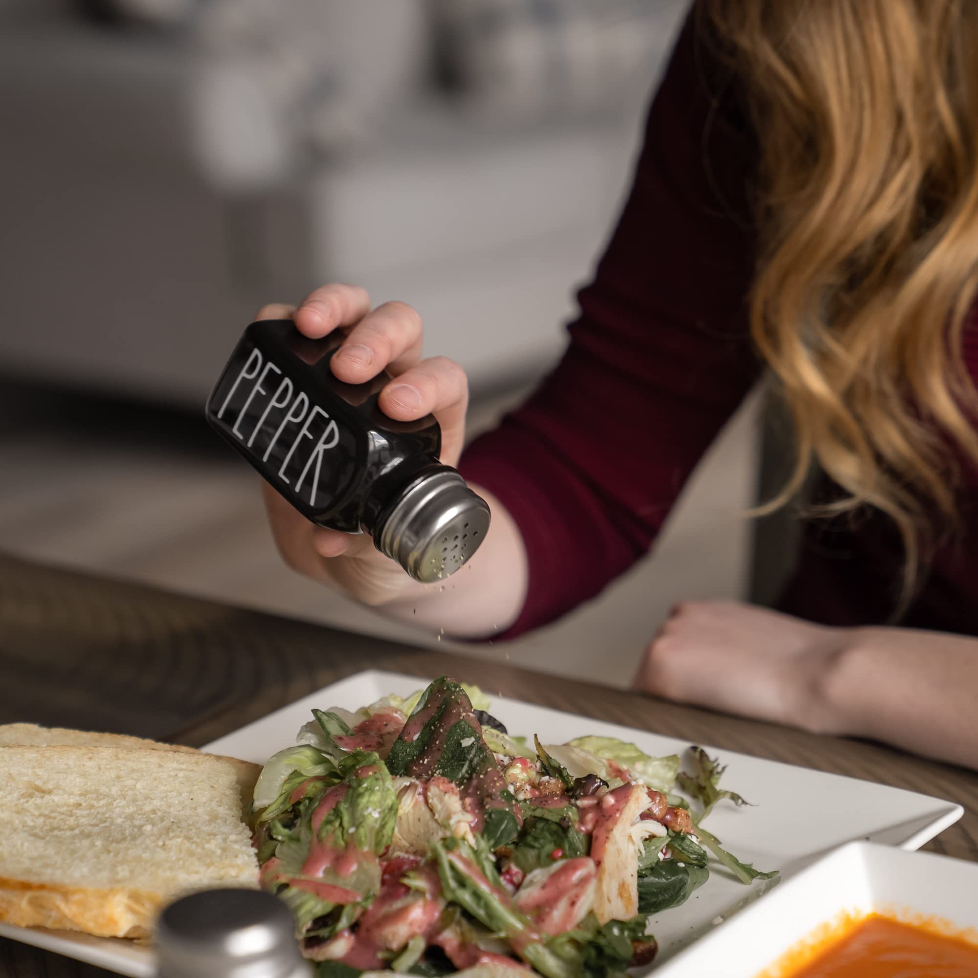 Heartland Home Farmhouse Ceramic Salt and Pepper Shakers Set with Extra Lids. 100% Stoneware Salt and Pepper Shaker Set. Black Pepper and White Salt Shaker with Lid x4. Kitchen Salt Pepper Shakers