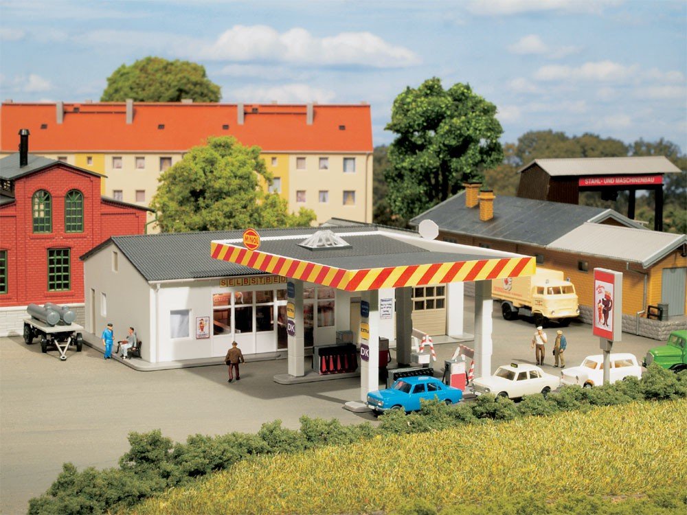 Auhagen 13320 Petrol Station Modelling Kit