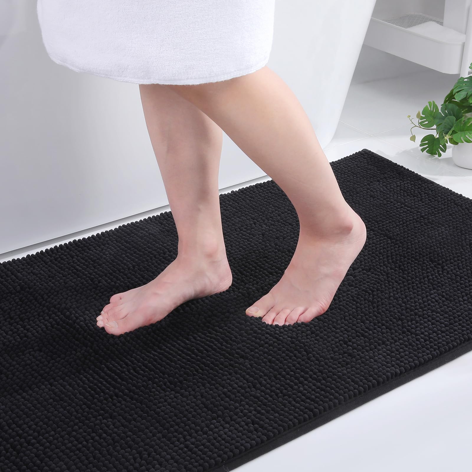 smiry Non Slip Chenille Bath Mat, 40 x 120 cm, Extra Soft Bathroom Mat, Super Absorbent Fluffy Bath Mats for Bathroom Floor, Machine-Washable Dry Bath Rug Foot Mat, Black