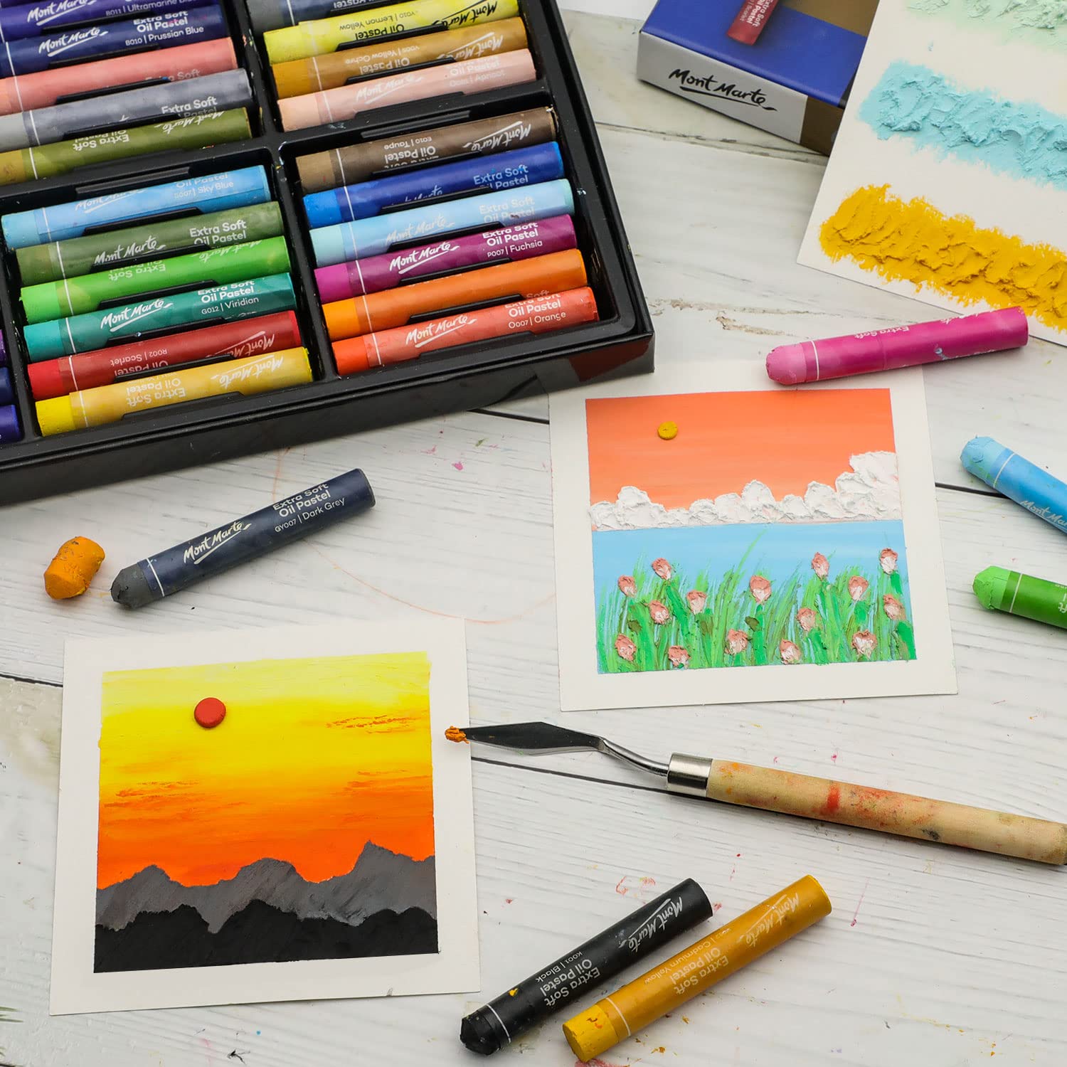 Mont Marte Oil Pastel Chalk Set, 39 Pieces, Vibrant Colours, Extra Soft Oil Pastels, Intense Colours, High Pigmentation