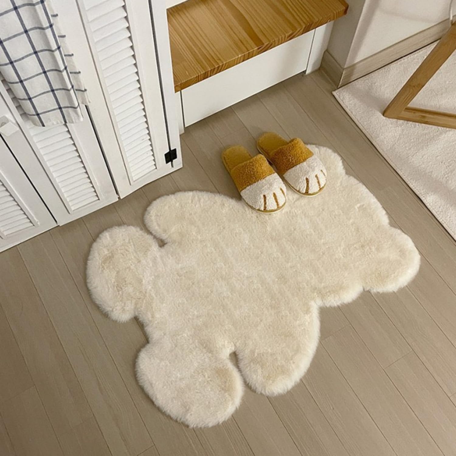 zhxinashu Bear Shaped Rug, Fluffy Rug for Living Room, Bear Sheepskin Carpet Solid Color Anti Slip Carpet for Kids Rooms Sofa Floor,Beige,75x105CM