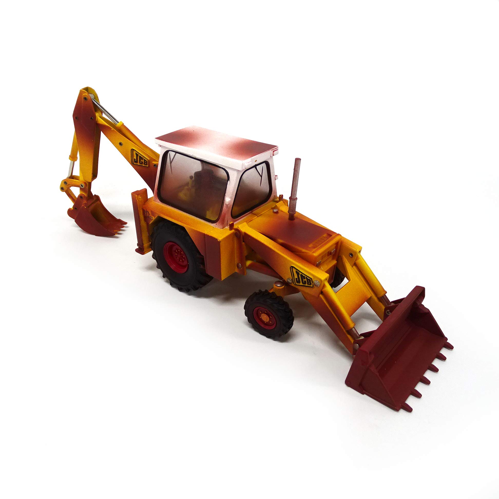 Britains 1:32 Weathered JCB 3C Mark III Collectable Tractor Toy for Farm Set, Tractor Toys Compatible with 1:32 Scale Farm Animals and Toys, Suitable for Collectors & Children from 3 Years — image 1
