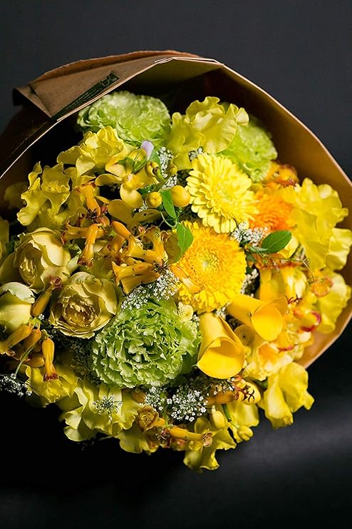 Amazon プレミアム花束 大臣賞受賞デザイナーが制作 ギフト 指定日配達 プライムお急ぎ便 誕生日 結婚記念日 お祝い 開店祝い 還暦 母の日 花 プレゼント Primeお急ぎ便 明るい感じ 花束 オンライン通販