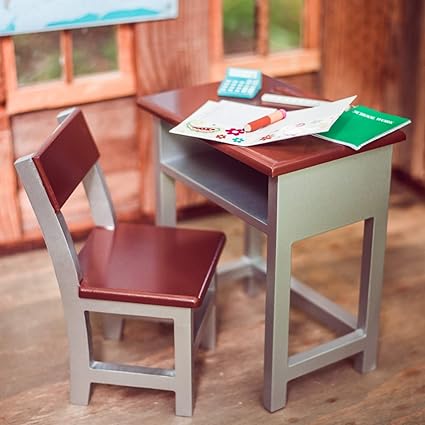 Amazon.com: Accesorios modernos de madera para escritorio y silla de escuela y estante de almacenamiento de felpa para material escolar, incluyendo carpeta, papel, diario, lápiz, calculadora, regla para muñecas americanas de 18.0 in: