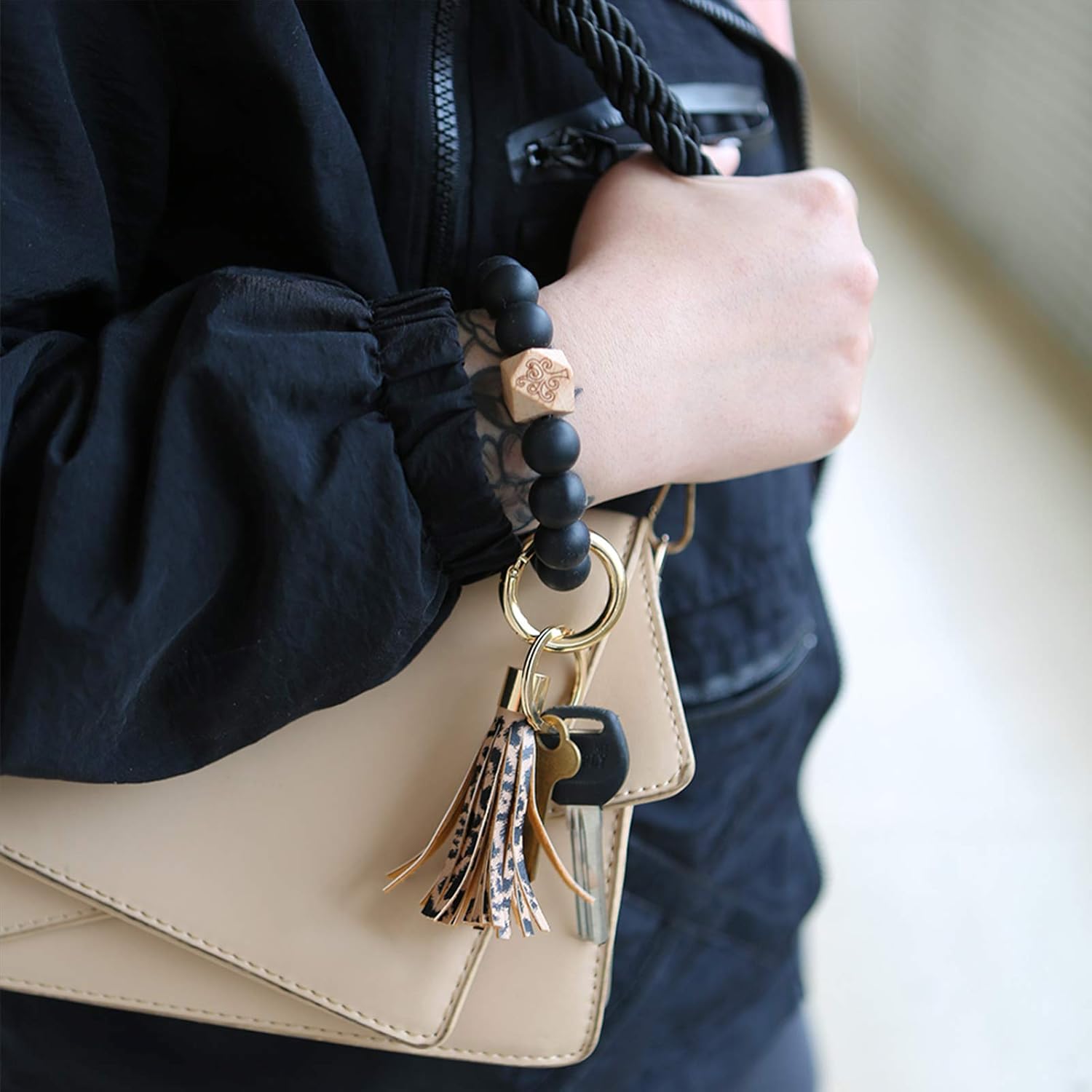 JIANYI Keychain Bracelet, Tassel Key Chain Silicone Wooden Beaded Wristlet Bangle, Portable Car Key Ring Holder (leopard, large): Clothing