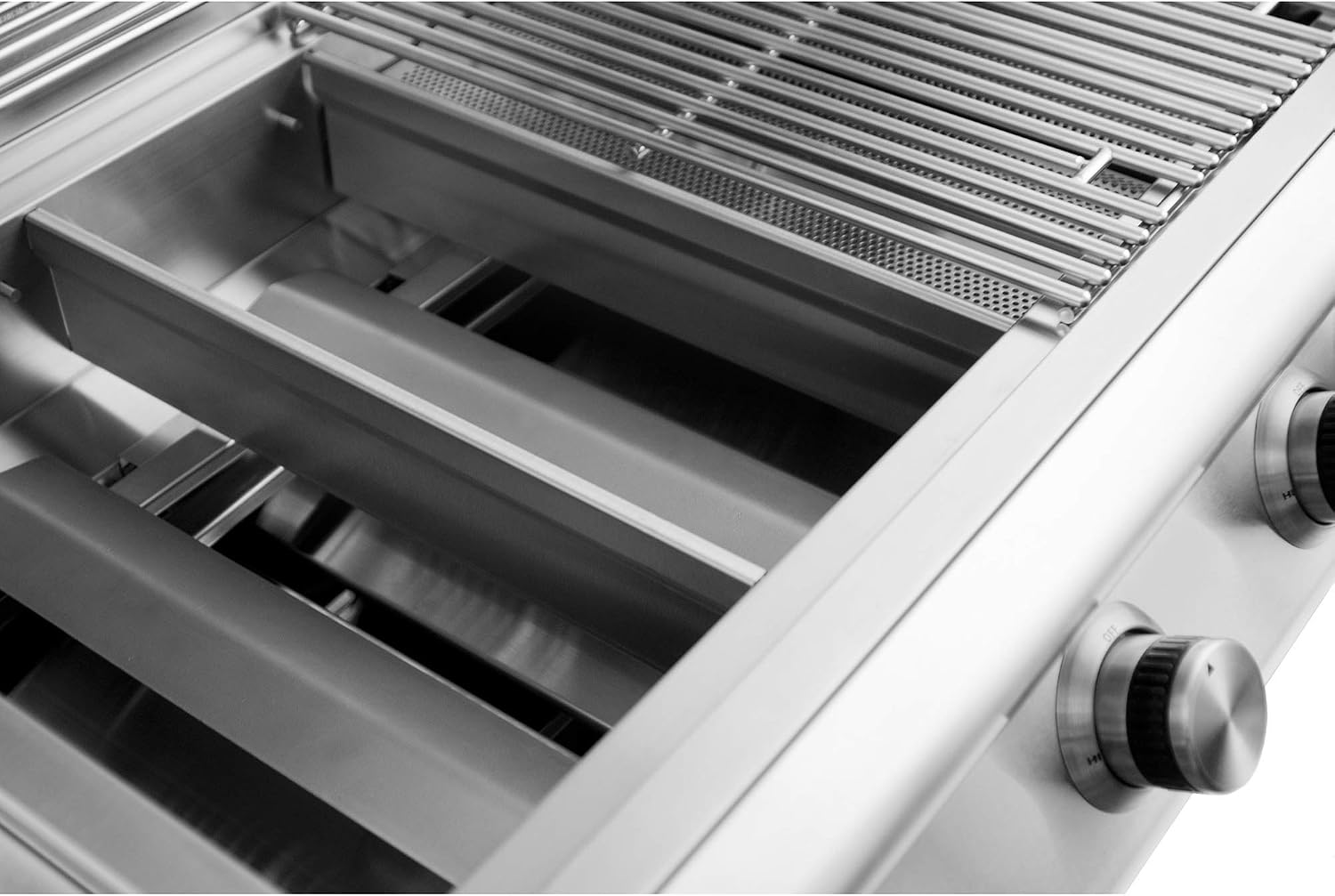 review Blaze Grills 32-Inch Built-In 4-Burner Propane Gas Grill with Heat Zone Separators and Rear Infrared Rotisserie Burner