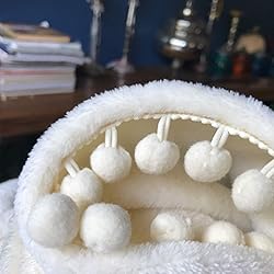 FANSIY Flannel Throw Blanket with Pompom Tassel