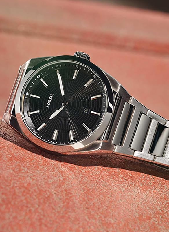 Reloj Everett para Hombre, Movimiento de Cuarzo con Fecha a Tres Agujas y Correa de Piel o Acero, Tono Plateado y Negro