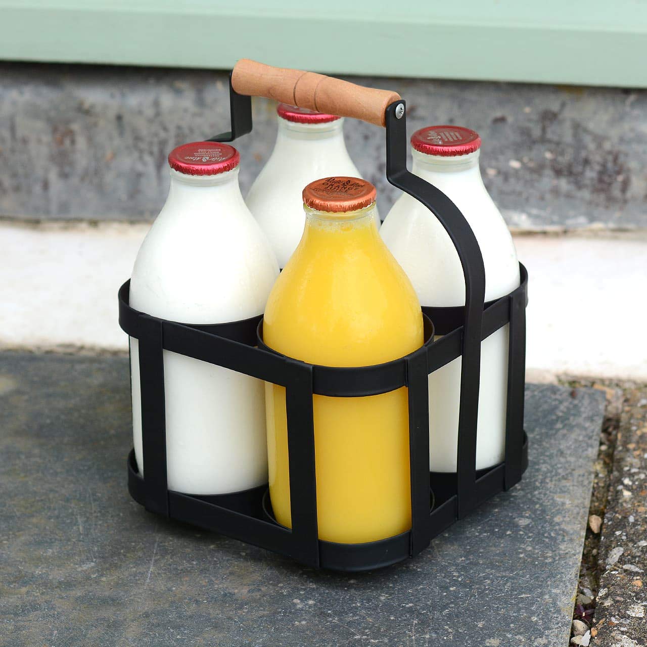 CKB LTD Milk Bottle Holder Powder Coated Steel Wire Metal Holds 4 Milk Bottles Doorstep Crate Carrier Traditional 23.5 x 17.3 x 17.7cm