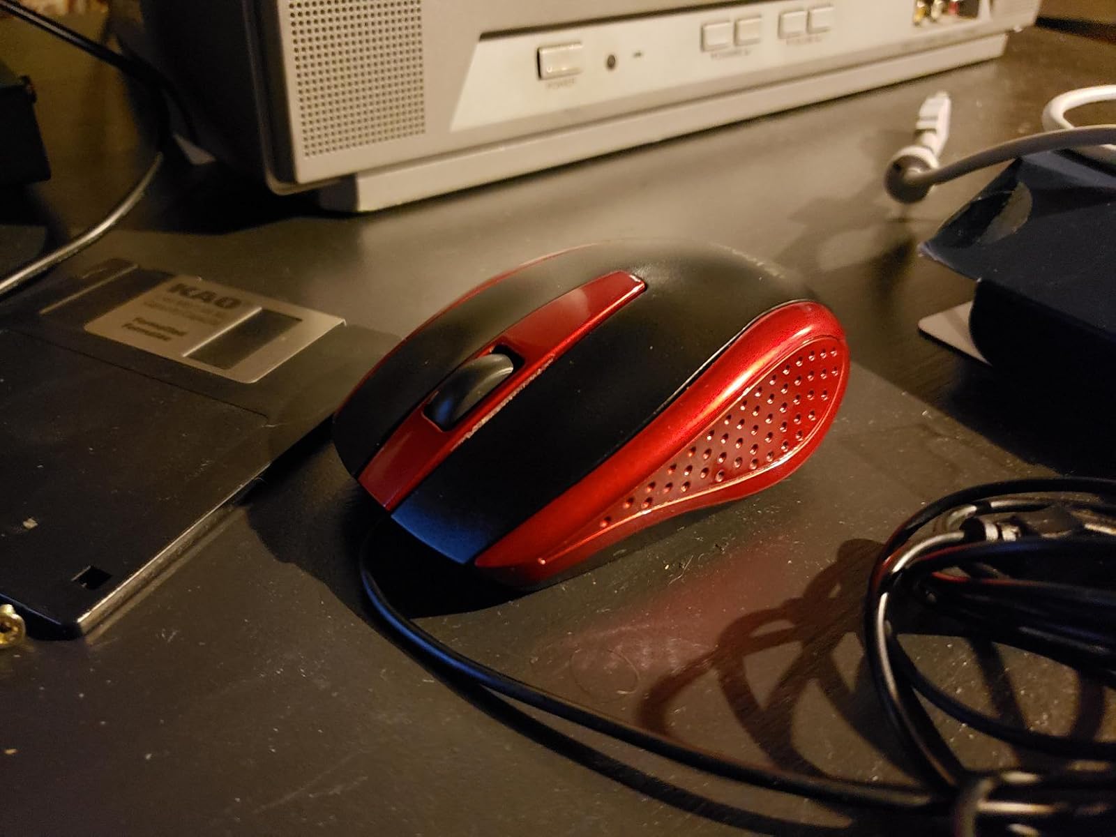 Verbatim Mouse de computador USB com fio – Mouse USB com fio para laptops e PCs – Uso da mão direita ou esquerda, vermelho 99742 Verbatim Mouse de computador USB com fio – Mouse USB com fio para laptops e PCs – Uso da mão direita ou esquerda, vermelho 99742