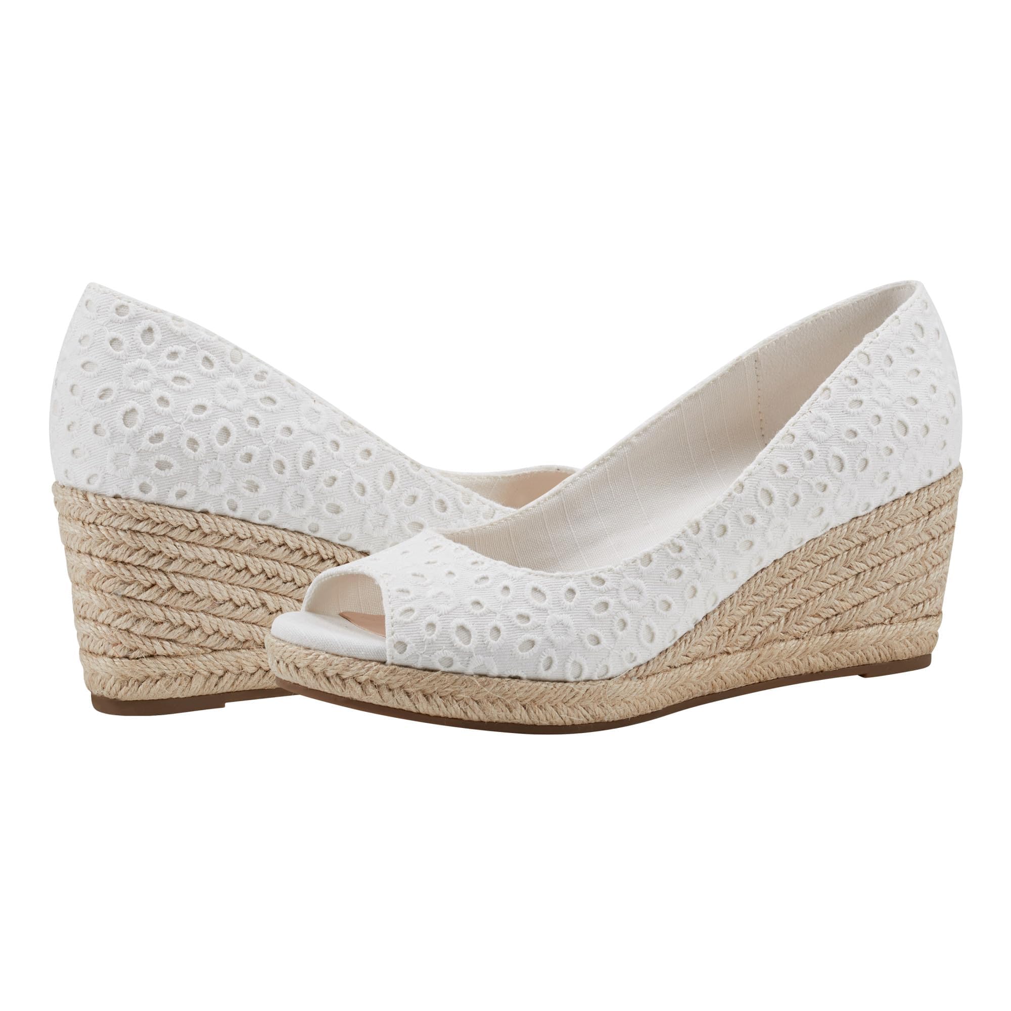 Bandolino Women’s NURI Wedge Sandal, White 140, 5